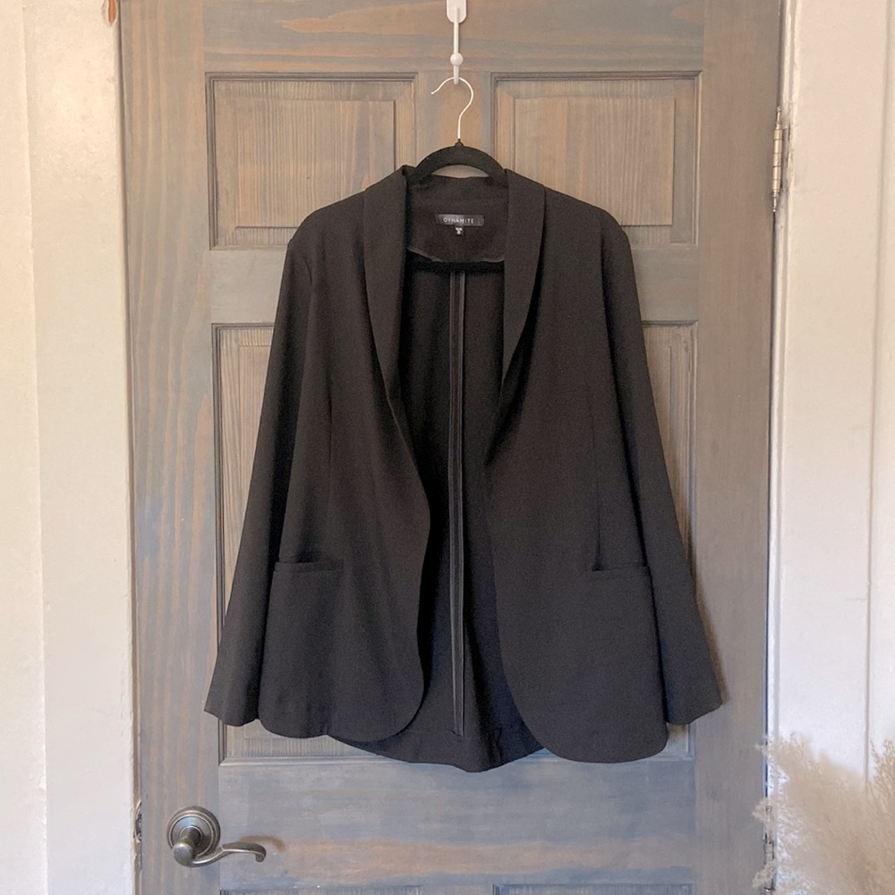 🖤 Dyanmite Basic Blazer